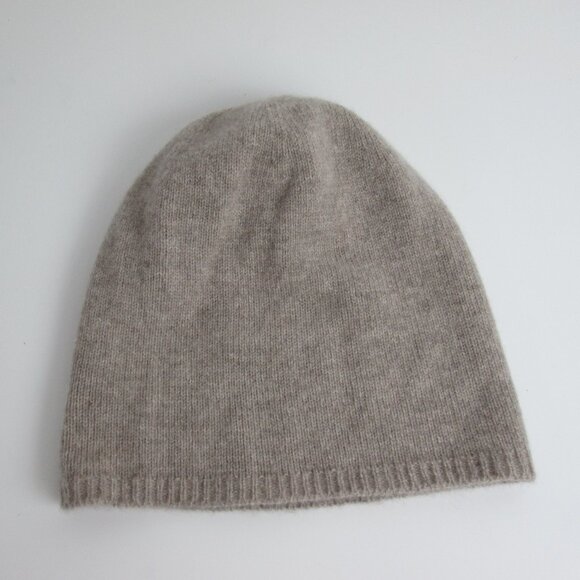 NWOT Tahari Everyday 100% Cashmere Soft Beanie OS Oatmeal Hat Unisex - Picture 2 of 4